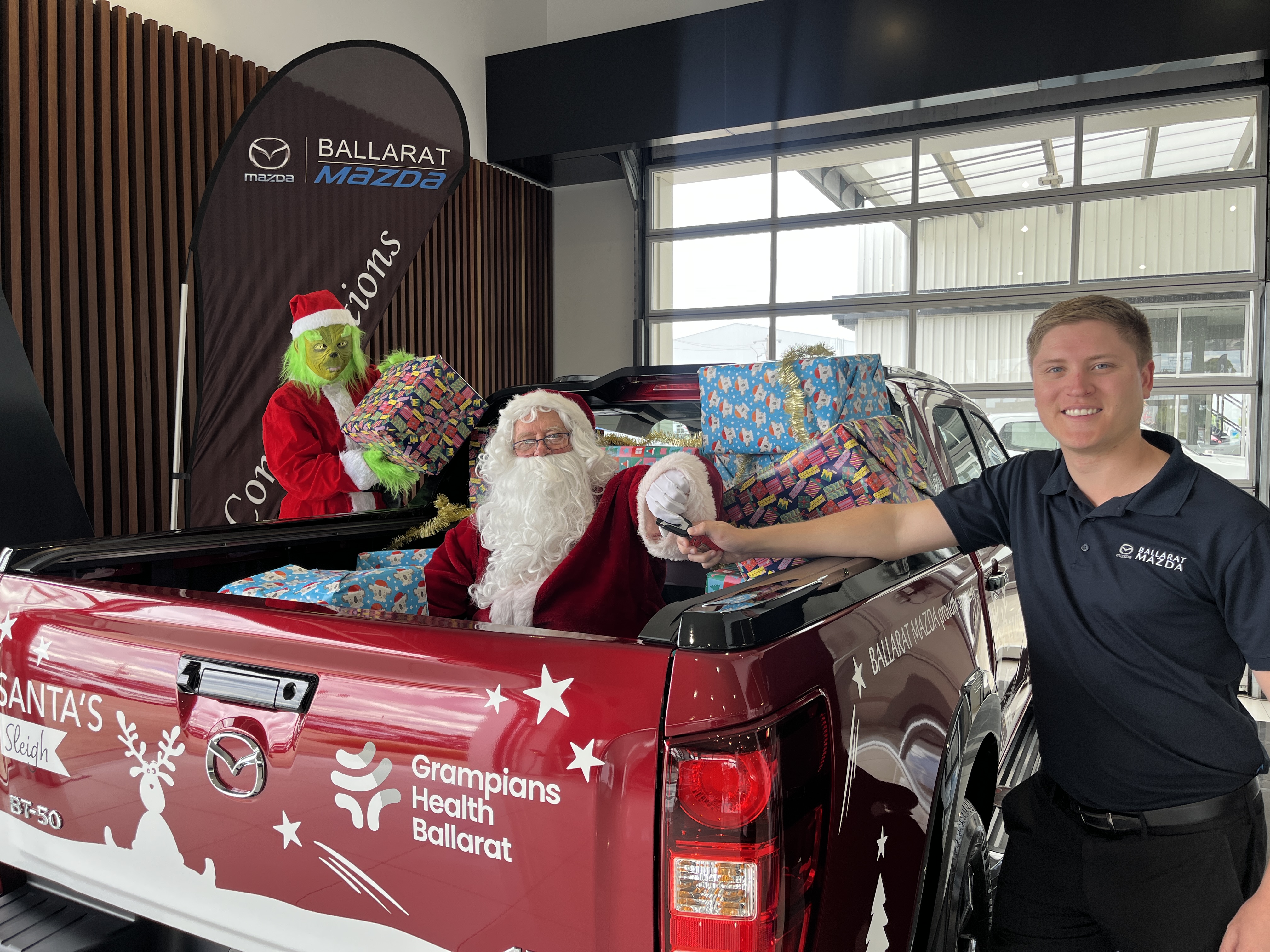 Santa Dave’S Sleigh Brings Christmas Cheer